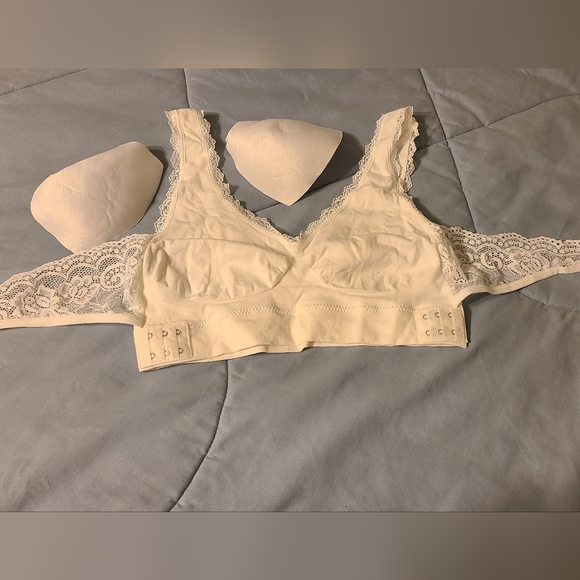 Comfortable, Adjustable Bra - Picture 4 of 4